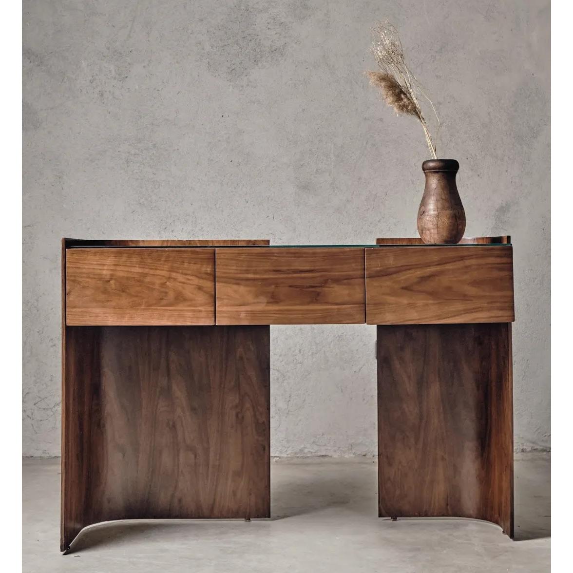 dolly-dresser
