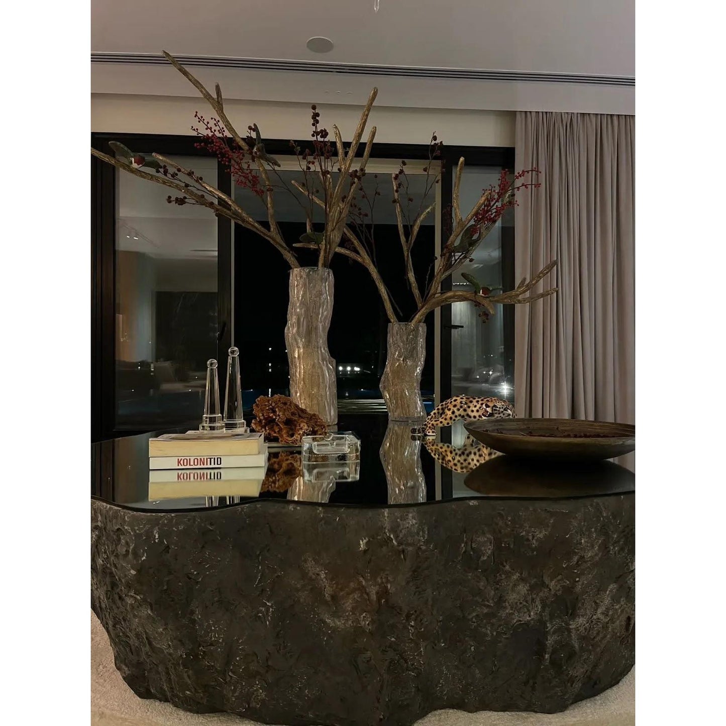 the-reflective-rock-table