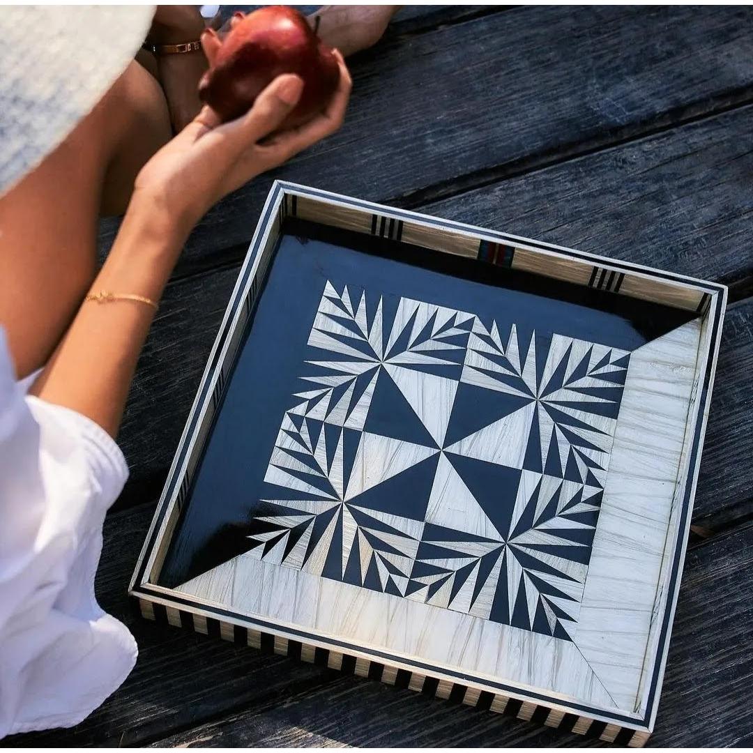 pearly-black-squared-tray