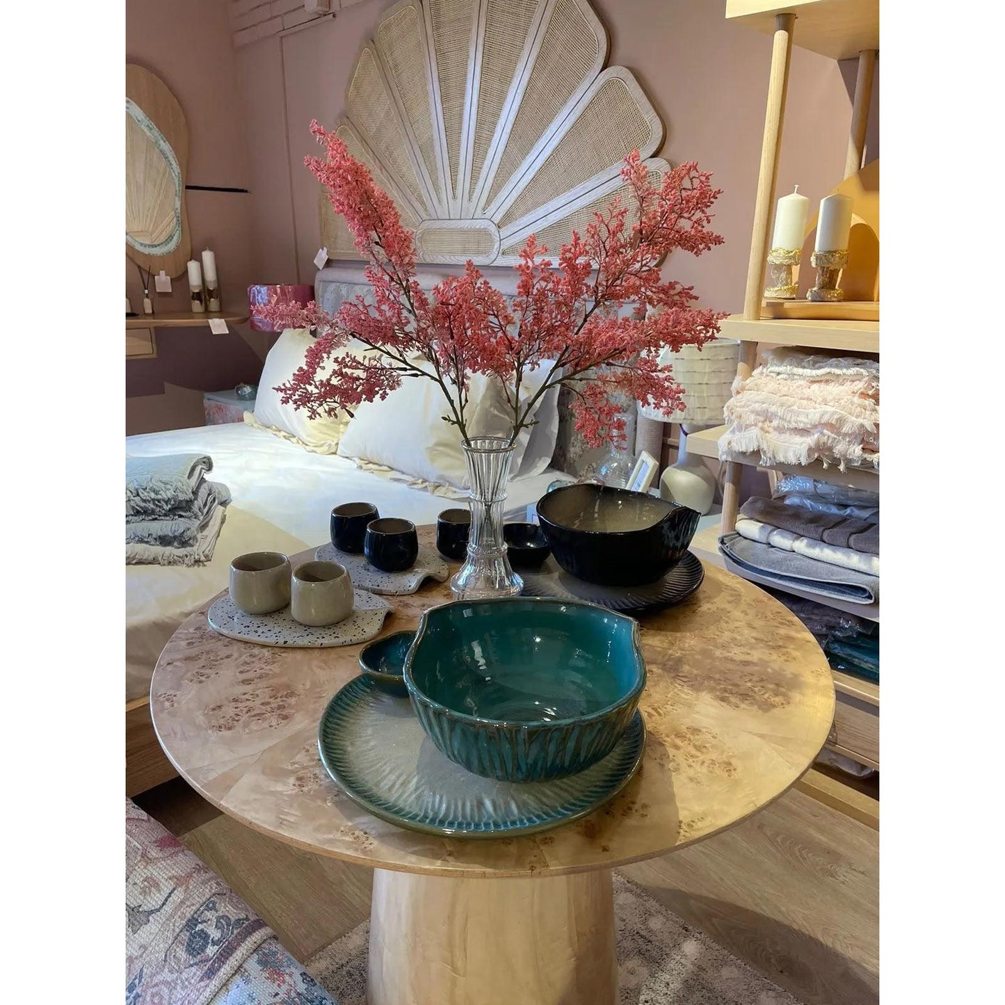 rounded-dining-table