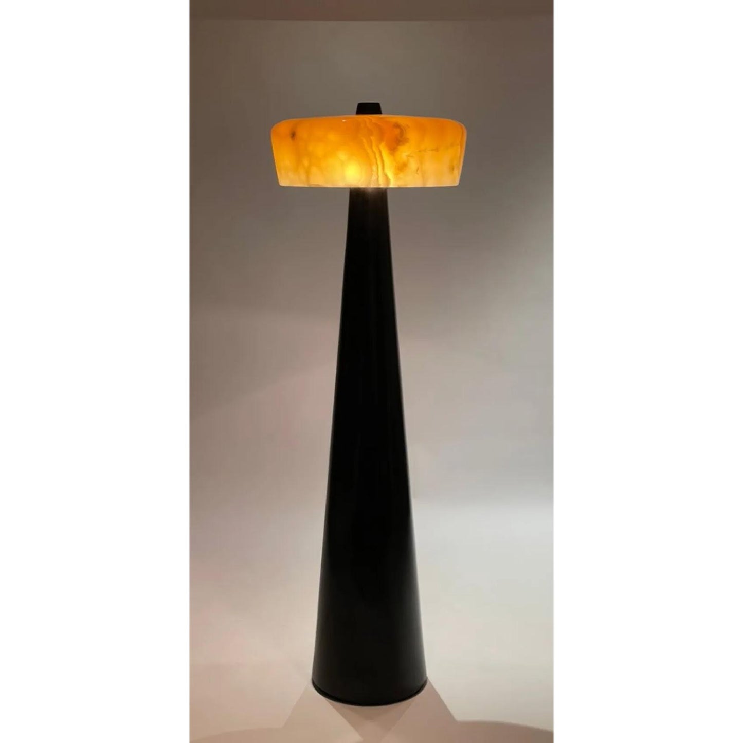 totem-table-lamp