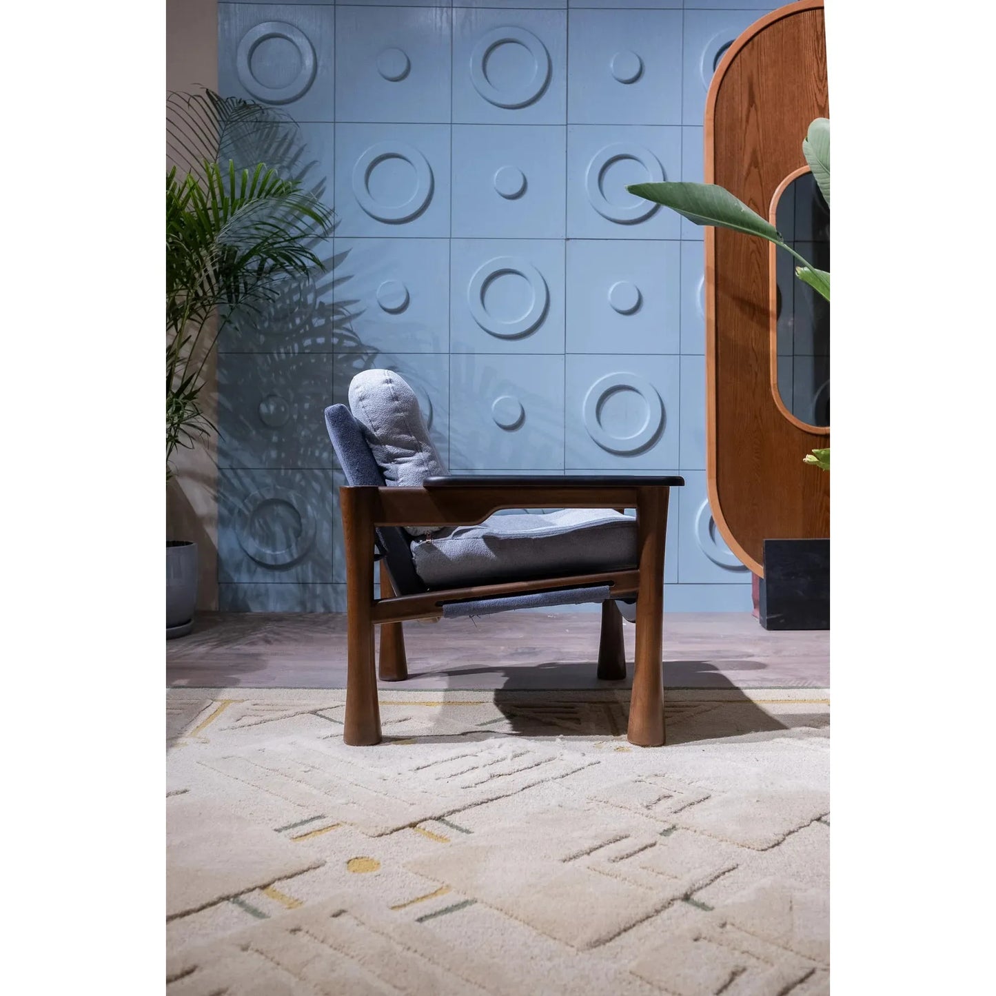 Liva Armchair