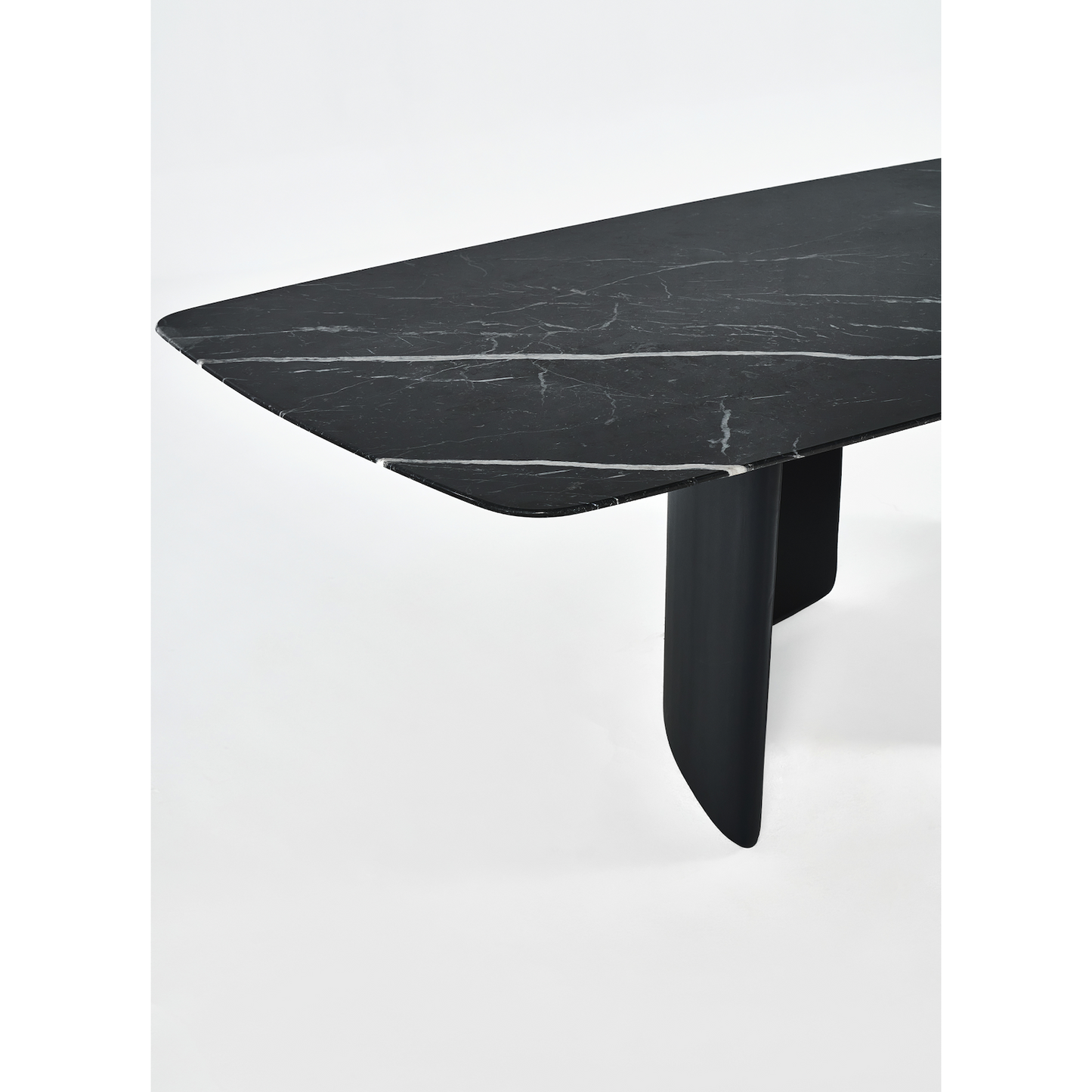 Laza Dining Table