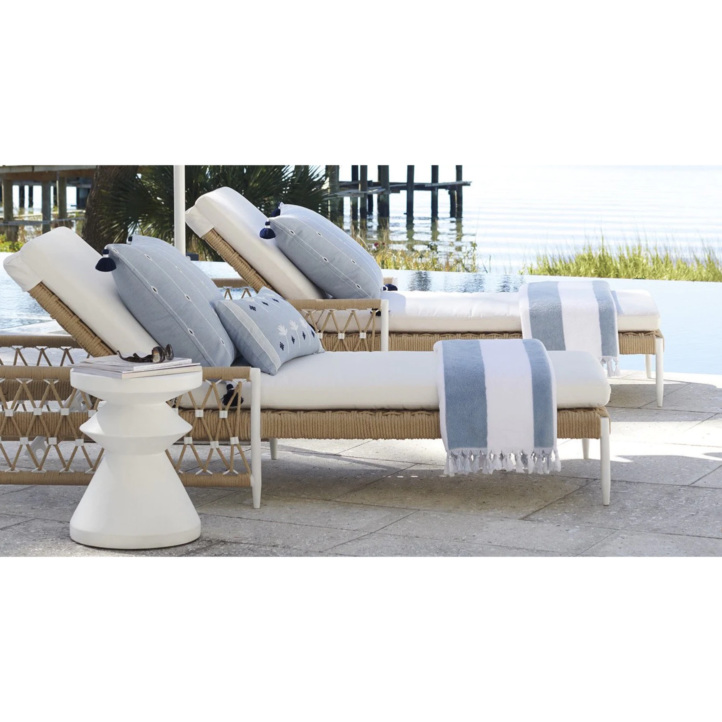 Sinatra Chaise Lounge