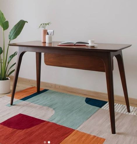 Desk - Una Palabra- The Mob Collective