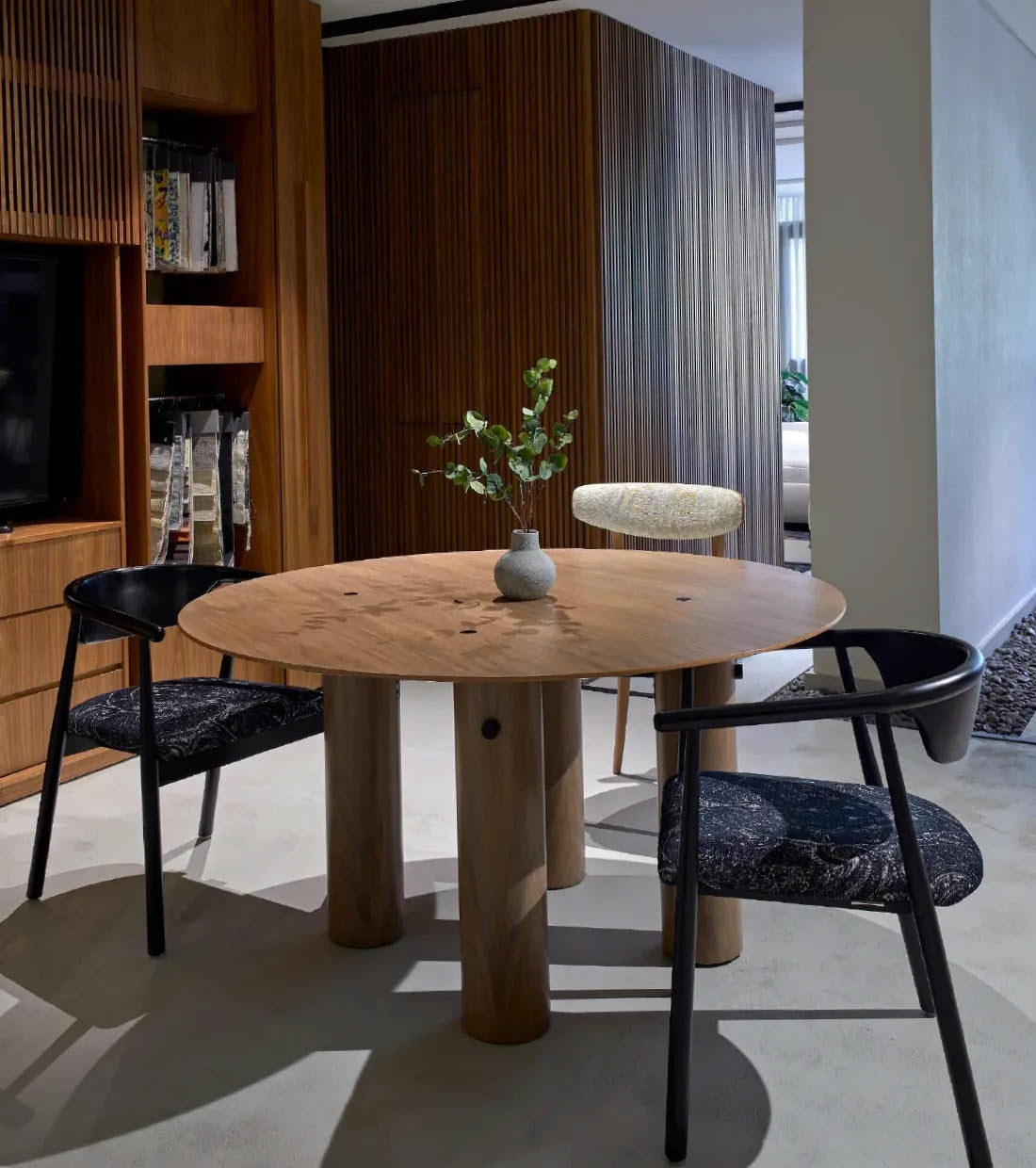 susan-dining-table