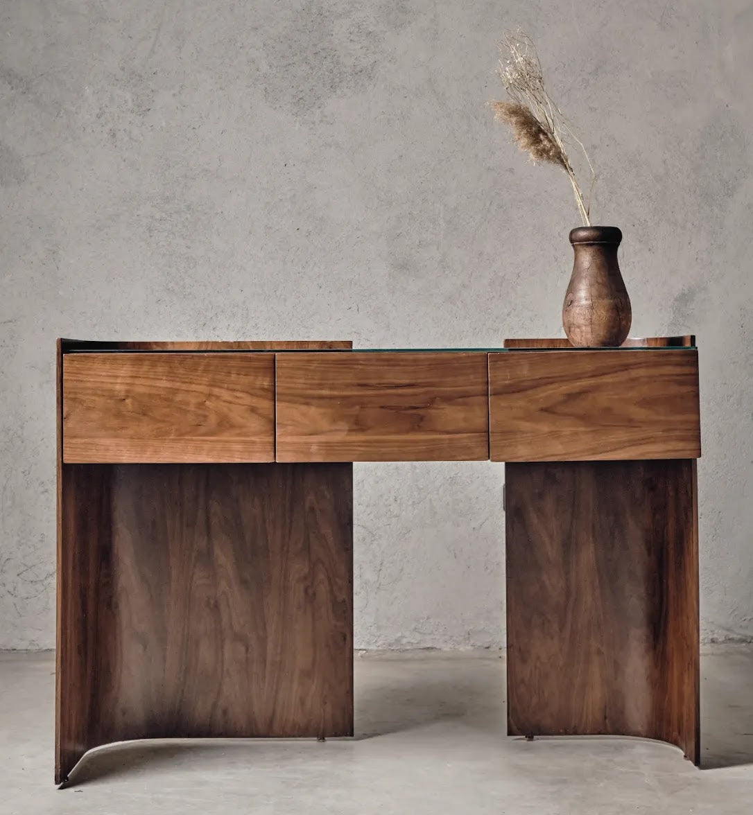 dolly-dresser