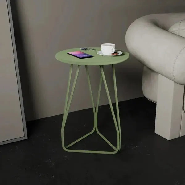 Stratto – Sculptural Metal Side Table