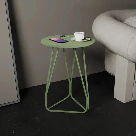 Stratto – Sculptural Metal Side Table