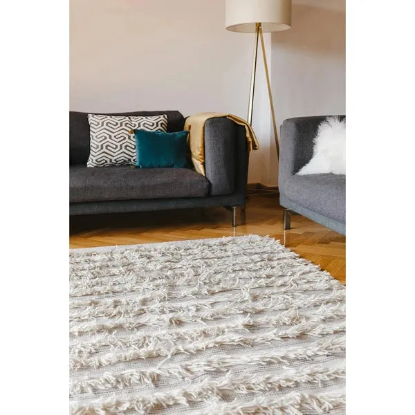 white-fringe-rug