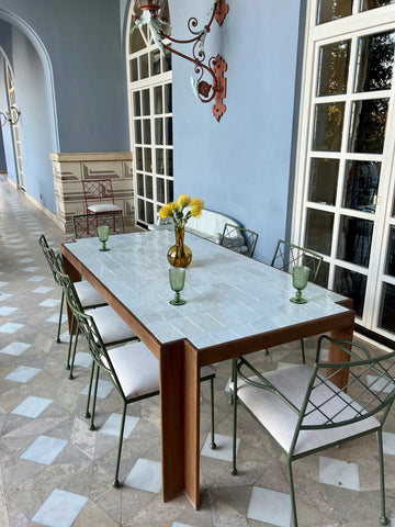 Canisse Table