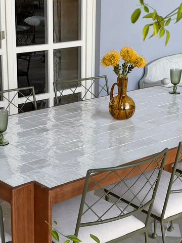 Canisse Table