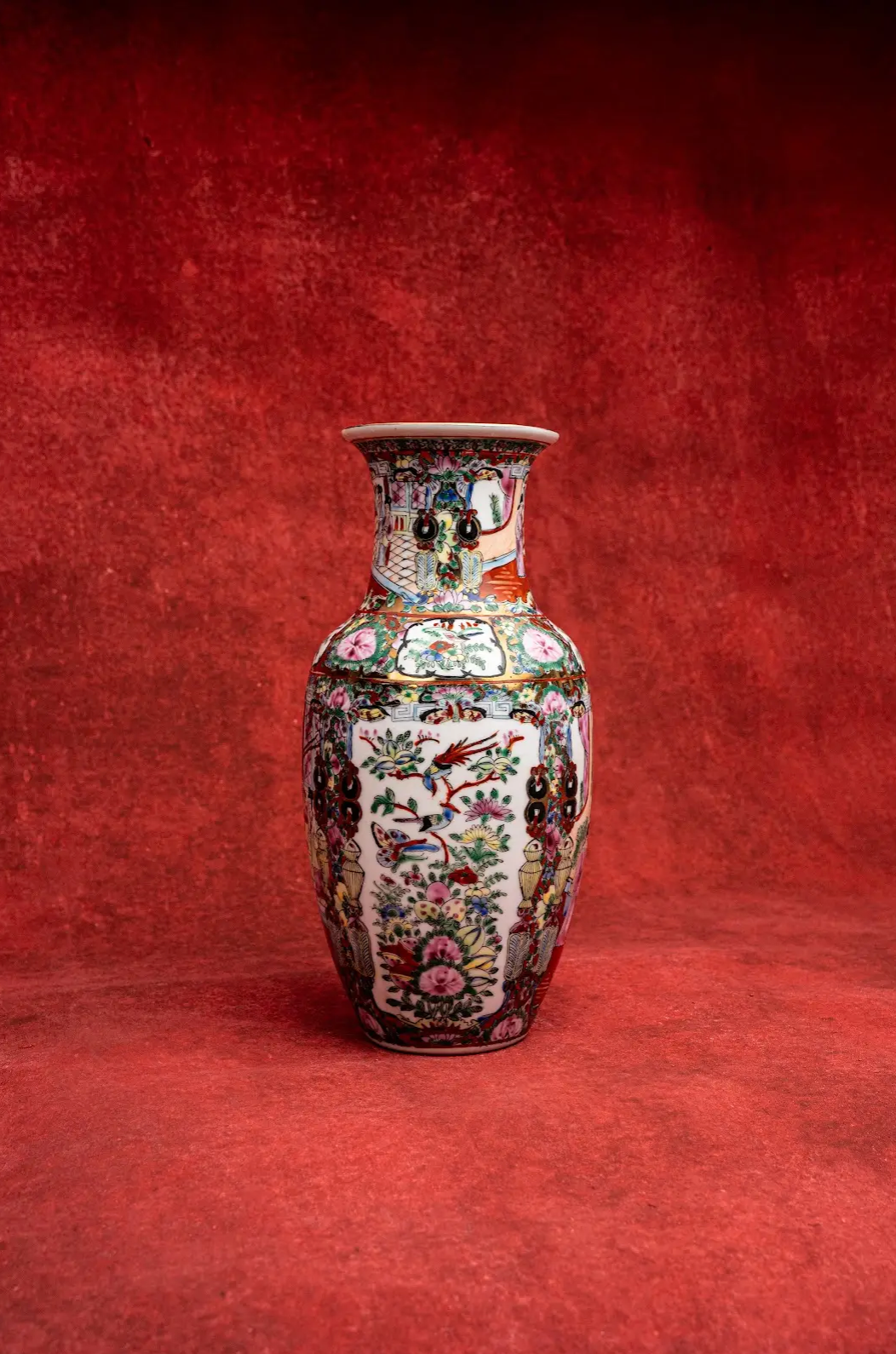 19th Century Chinese Canton Porcelain Vase