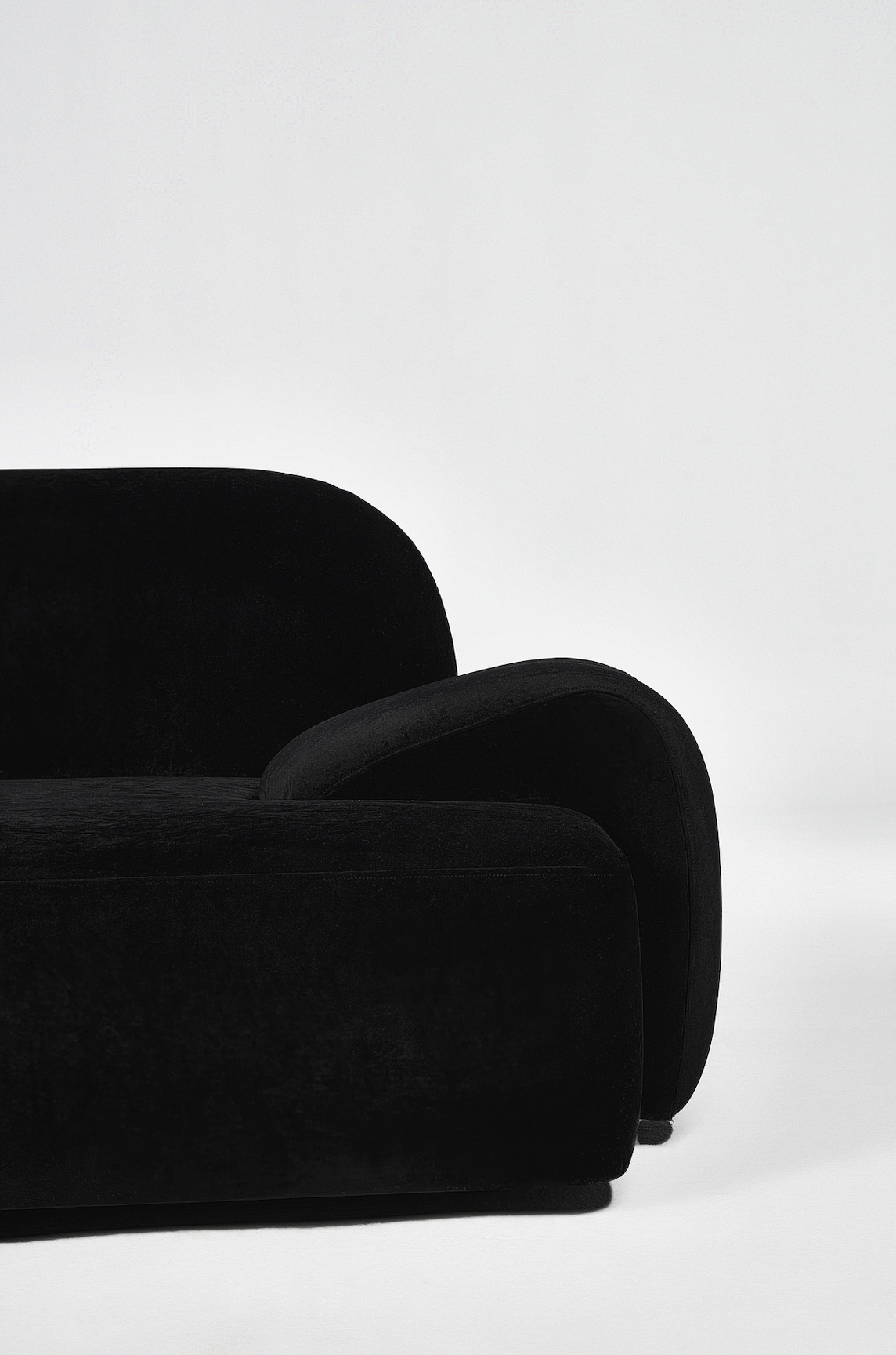 Ari Chaise Lounge