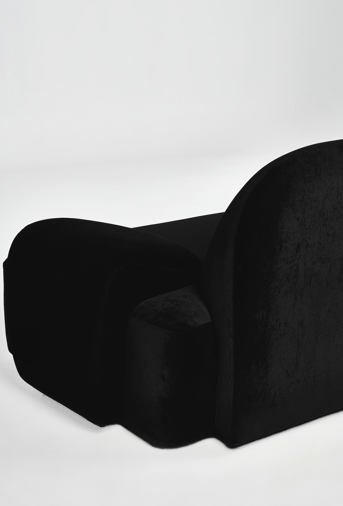 Ari Chaise Lounge