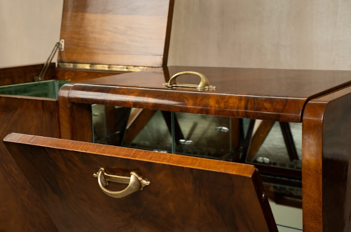 Bar & Cocktail Cabinet in Burl Wood with Lighting and Mirrored Interiors