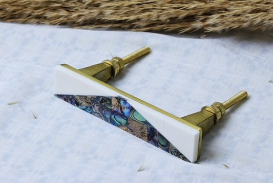 Authentic Breeze - Le Nid- The Mob Collective